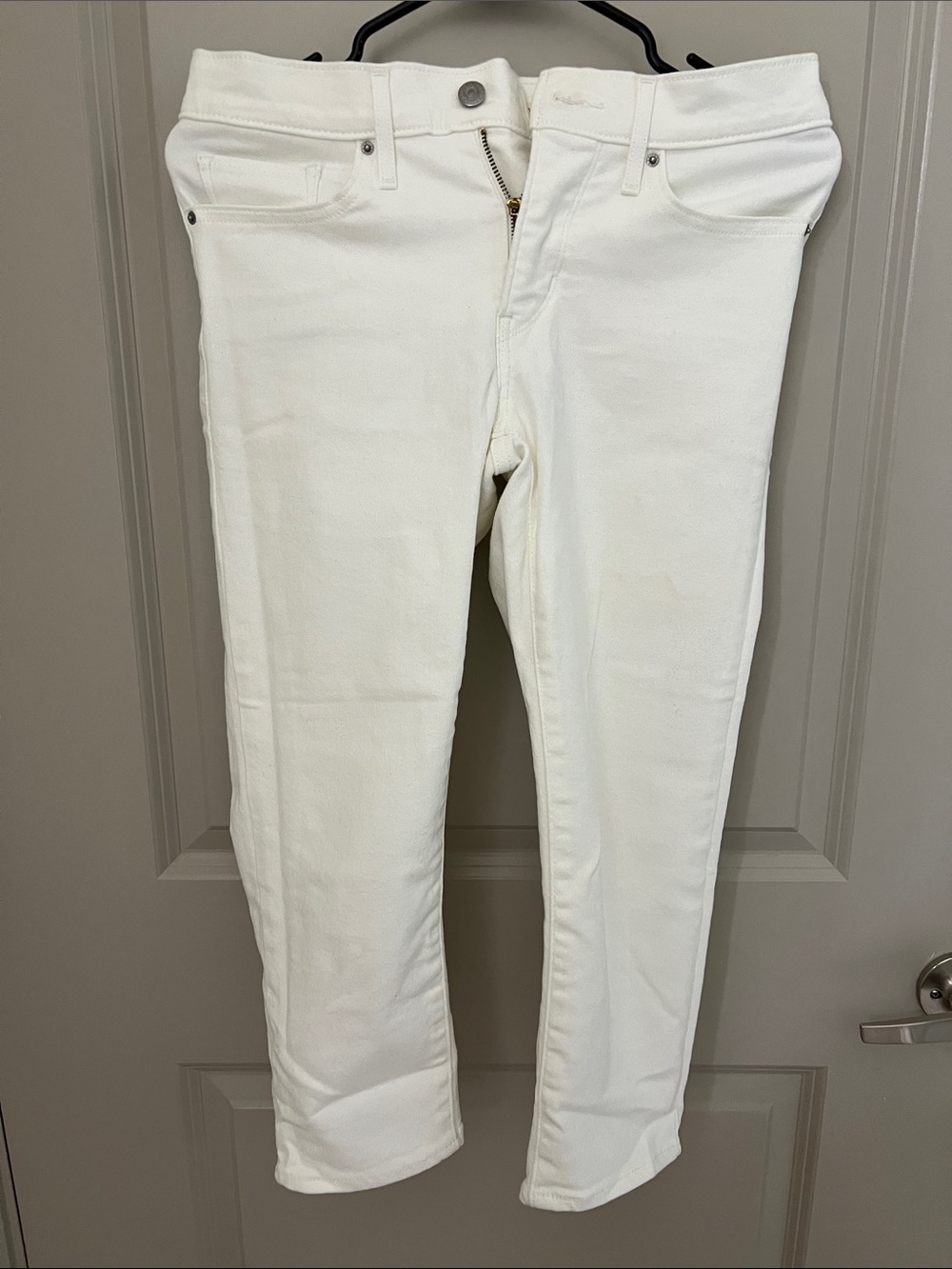 Levi's Women's White Skinny Jeans - Clean White Denim